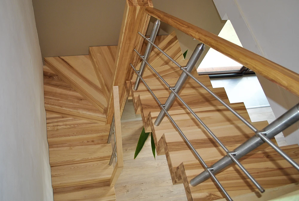 Faltwerktreppe aus Esche – Kombination aus Holz und Edelstahl  2