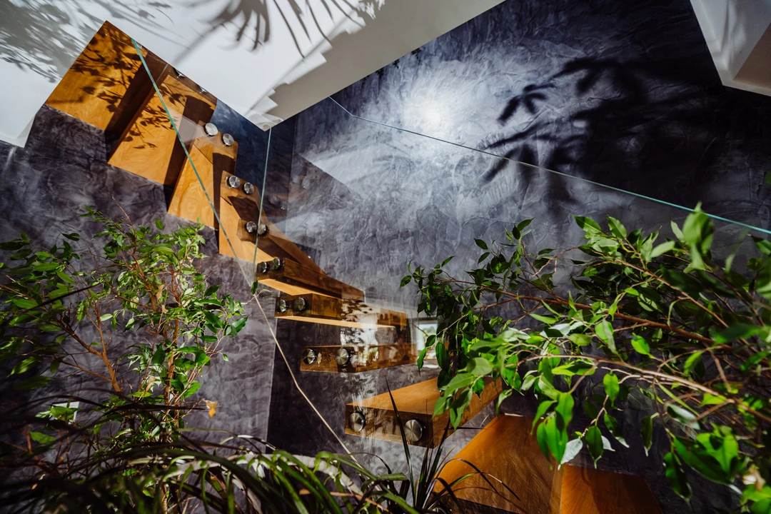 Moderne Kragarmtreppe aus Eiche in Premium-Ausführung – gebeizt  2