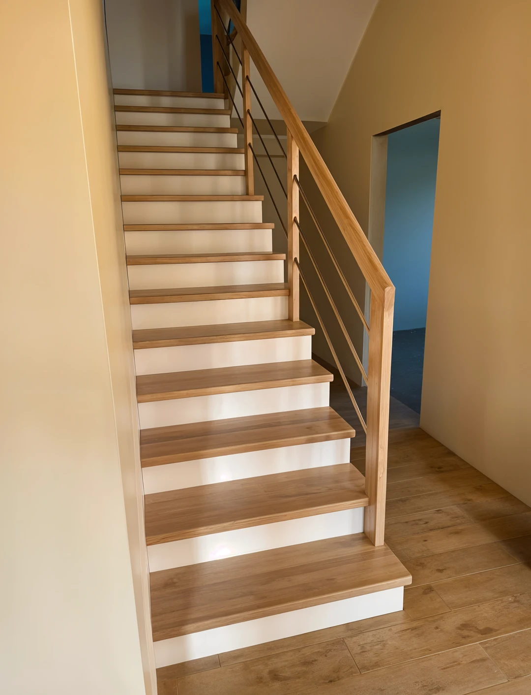 Wie lange dauert die Montage einer Holztreppe?
