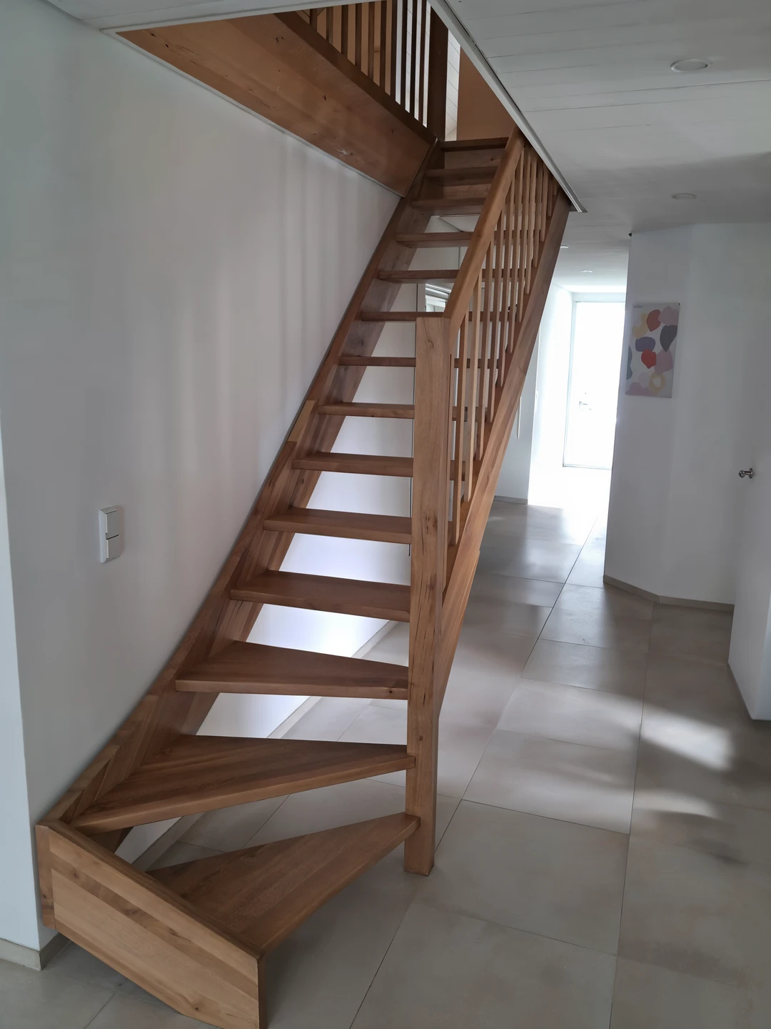 Wangentreppe mit Handlauf ohne ausfertigung, mit Holzstufen  2